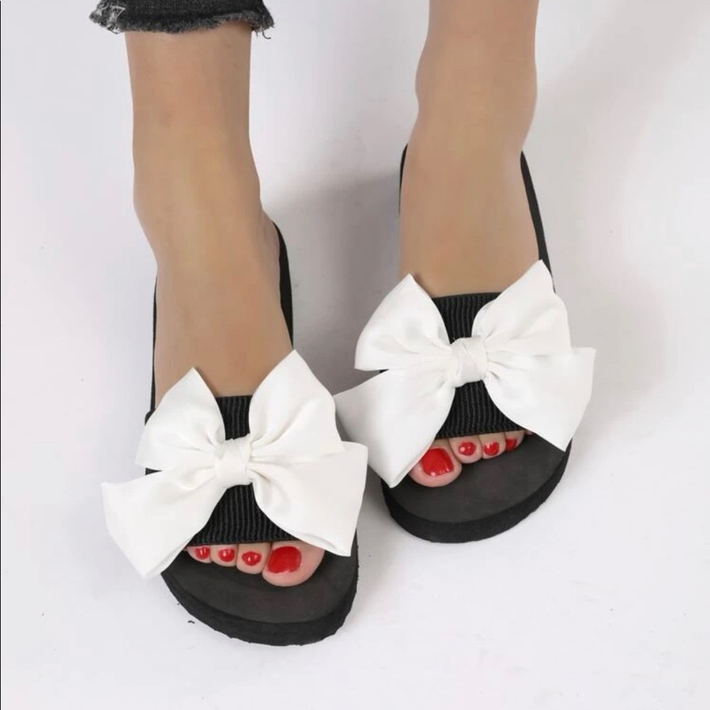 2/$30🔥🔥Bow Decor Slides